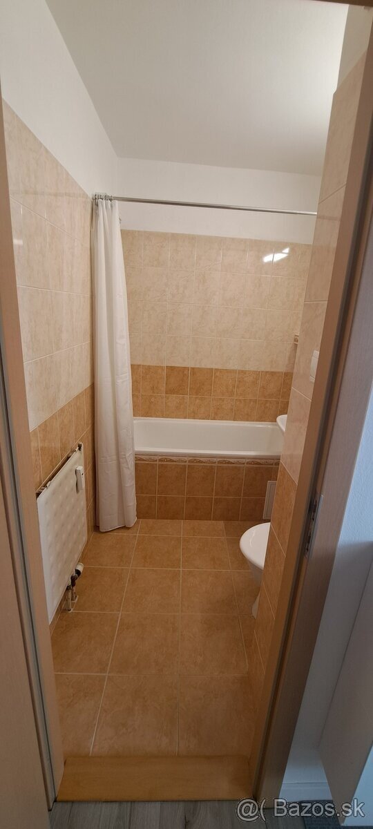 Prenajmem 1 izbový byt Oremburská - Banská Bystrica - 13
