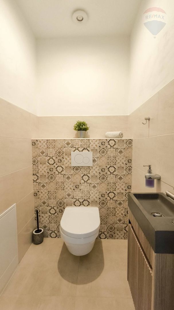 NA PREDAJ: 4-izbový rodinný dom s terasou a bazénom, Most pr - 13