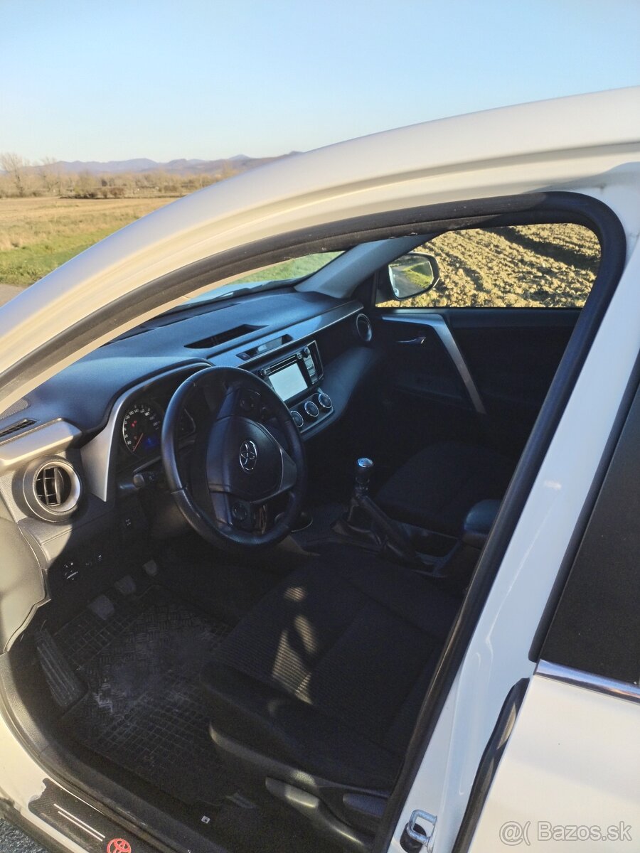 Toyota RAV4 2.0 nafta 91KW 4X4 - 13