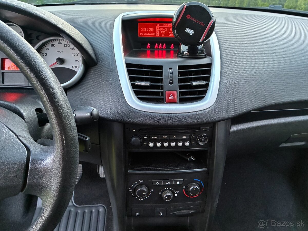 Peugeot 207 - 13