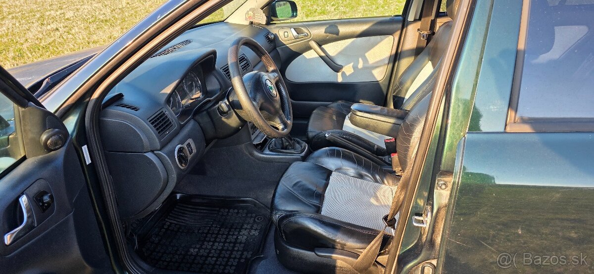 Škoda Octavia 1.8T 4x4 sedan - 13