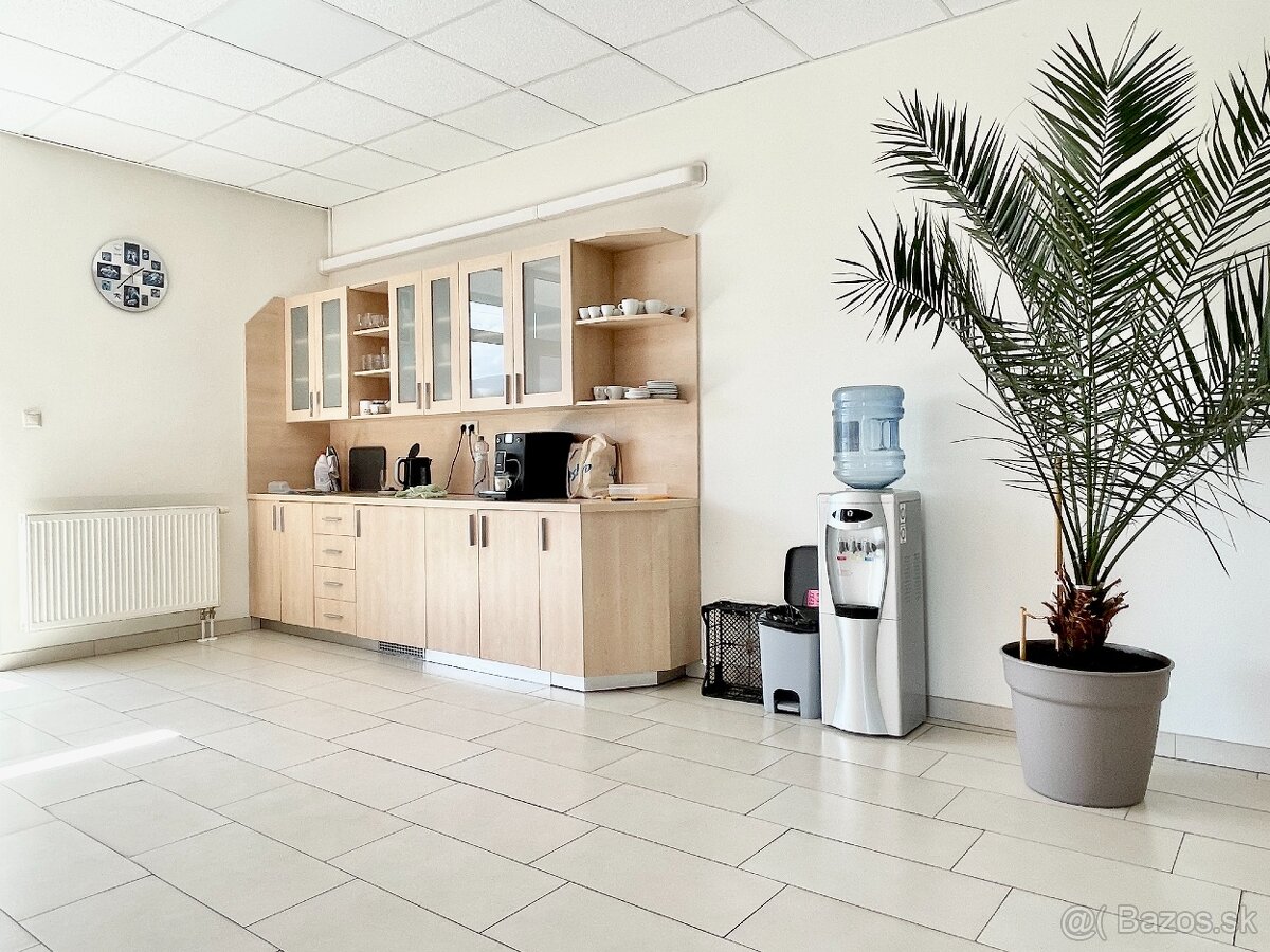 Na prenájom administratívno-skladový areál v Prievidzi - 13