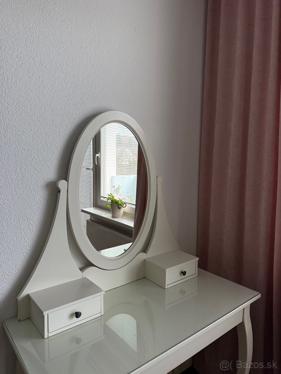 Kozmetický toaletný stolík - 13