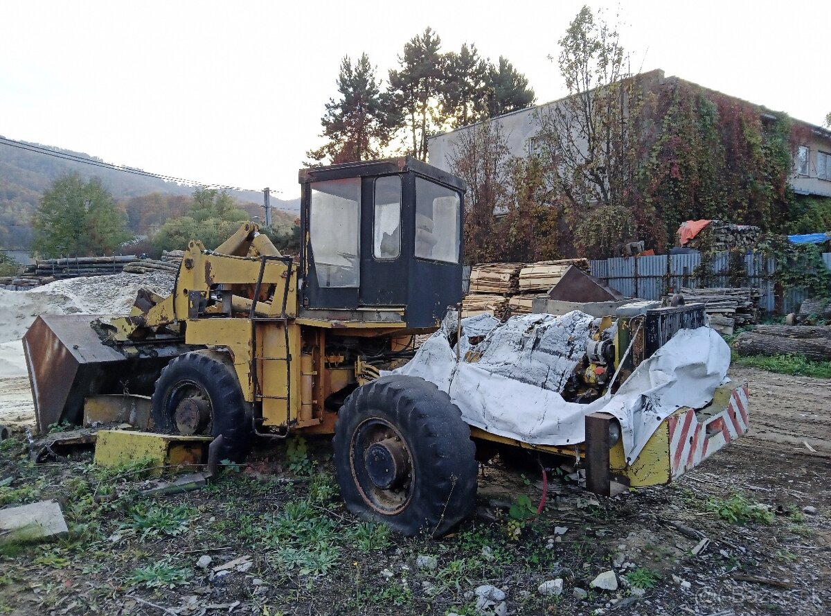 Predám/rozpredám nakladač UNK 320 - 13