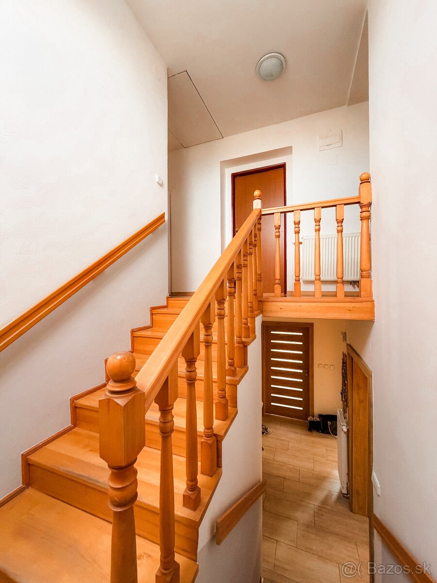 Priestranný dom s veľkorysým pozemkom - 13