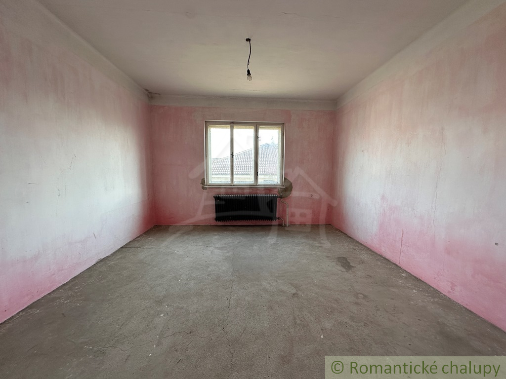 Poschodový 5 izbový rodinný dom v Nesvadoch, 500 m od term - 13