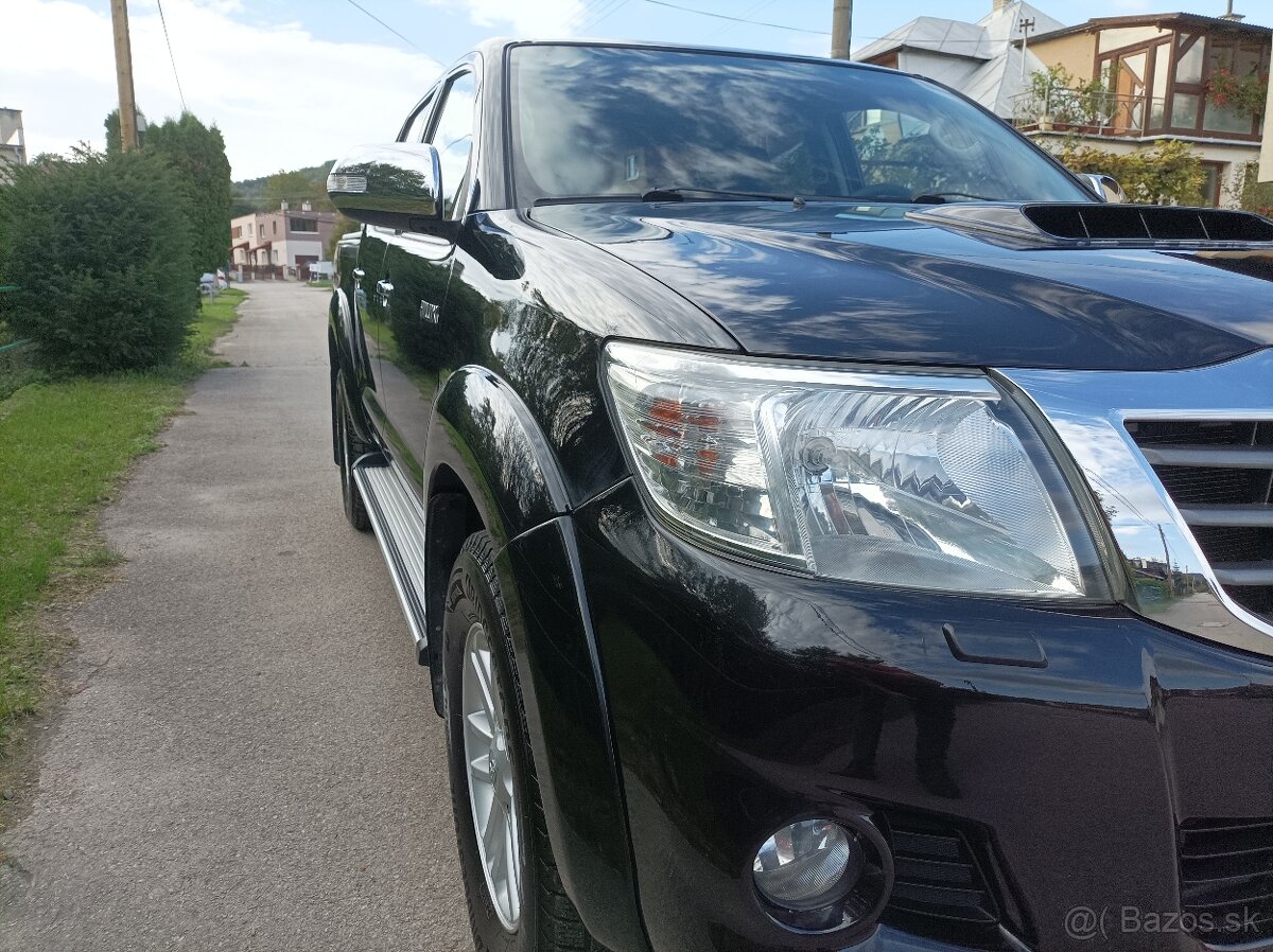 toyota Hilux 3.0 4x4 manuál - 13