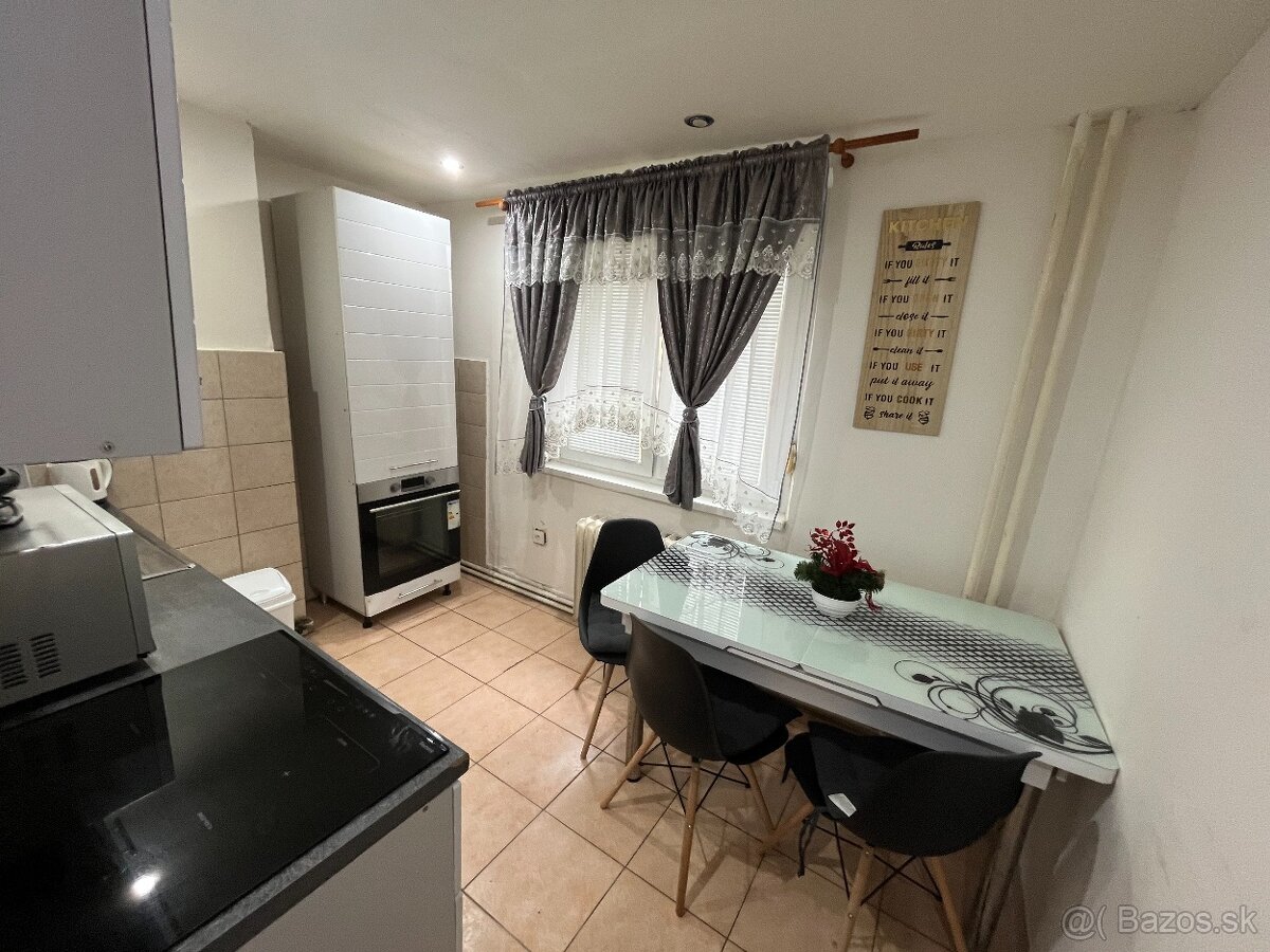 ☀ Svetlý a zariadený byt s kuchyňou po rekonštrukcii - 13