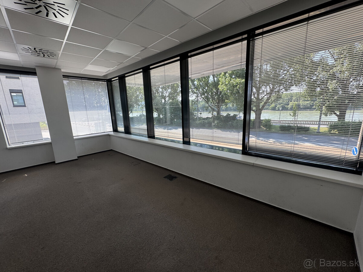 Prenájom samostatného kancelárskeho traktu 407 m² pri nábrež - 13