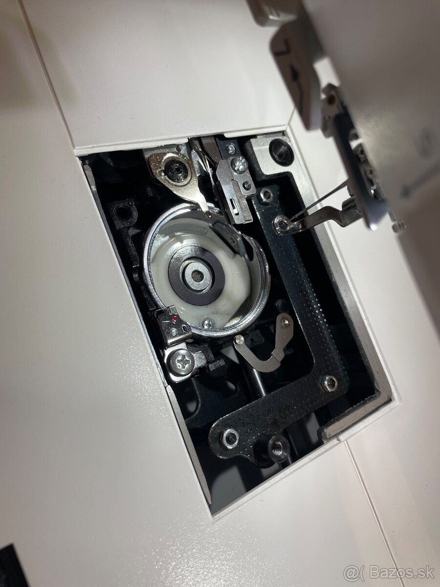 Vyšívací stroj Janome MC550E - 13