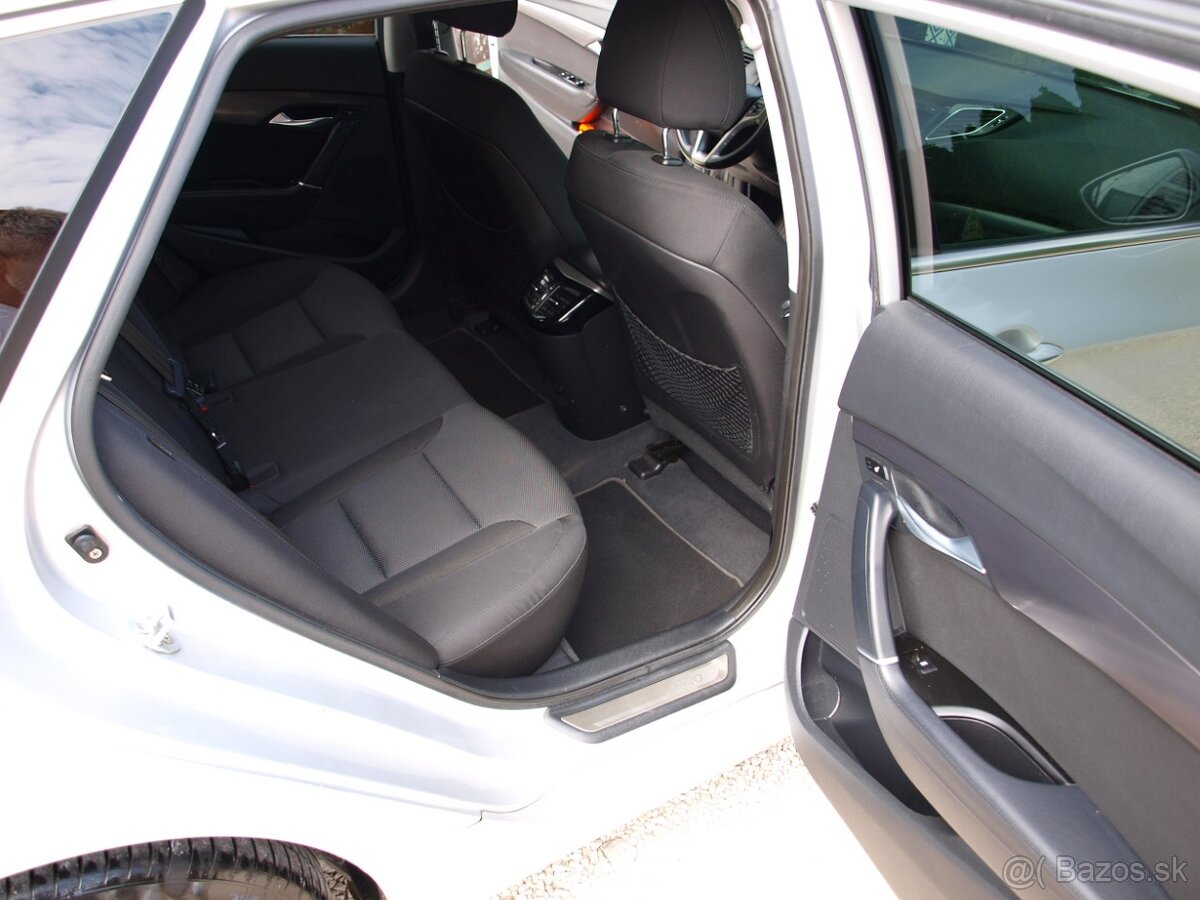 Hyundai i40 CW 1.7 CRDi 136k Premium Automat - 13