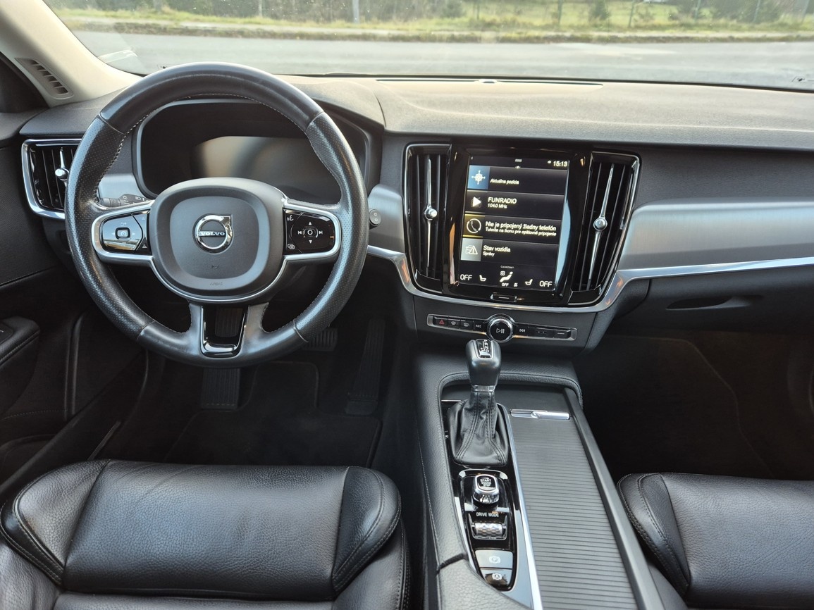 Volvo V90 D4 2.0L Momentum AWD A/T 140 kW - 13