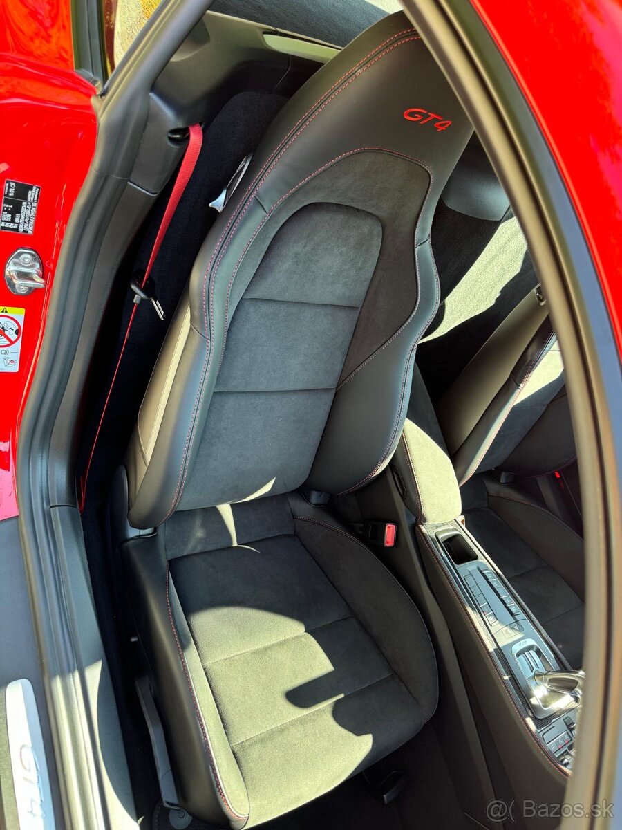 Porsche 718 Cayman GT4 - 13