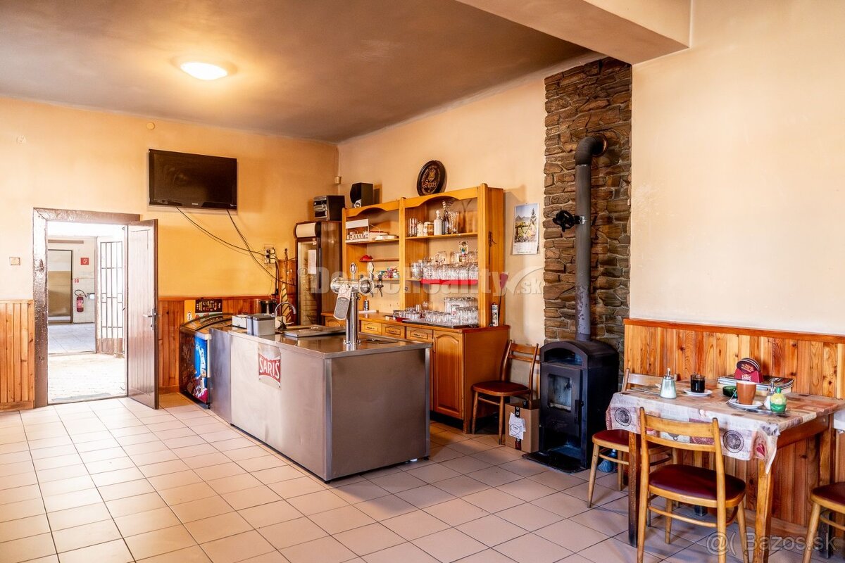 PREDAJ: Historický hostinec pod Muránskym Hradom, 1102 m2, M - 13