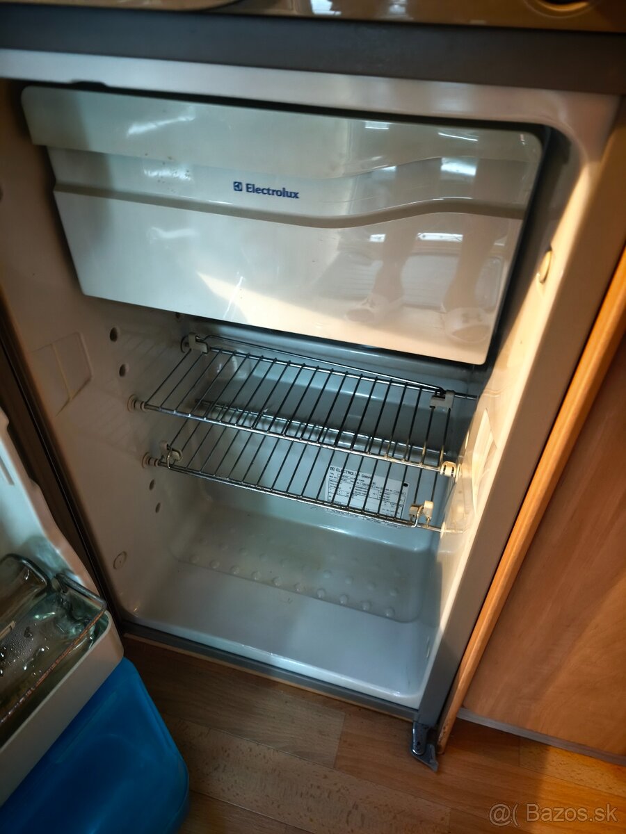 OBYTNÝ PRÍVES STERLING SWIFT 500 2002 - 13