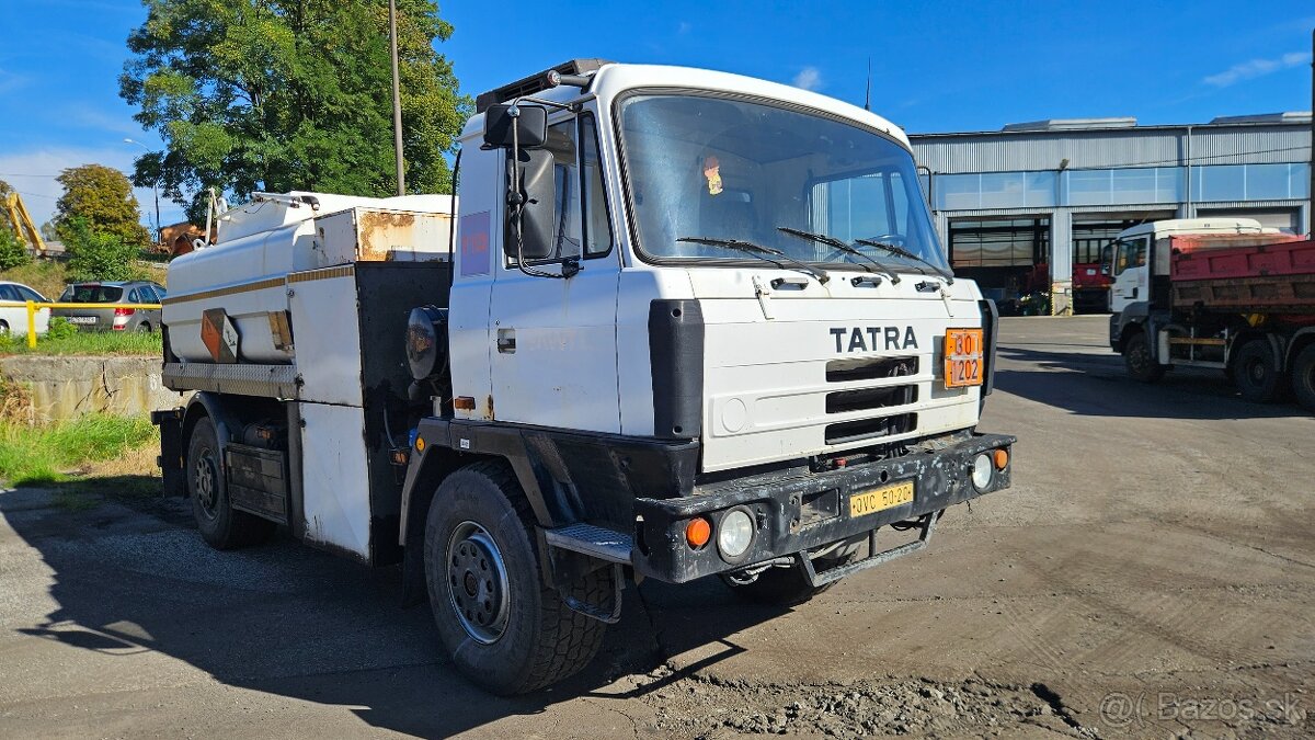 Tatra 815 T2 4x4 cisterna PHM - 13