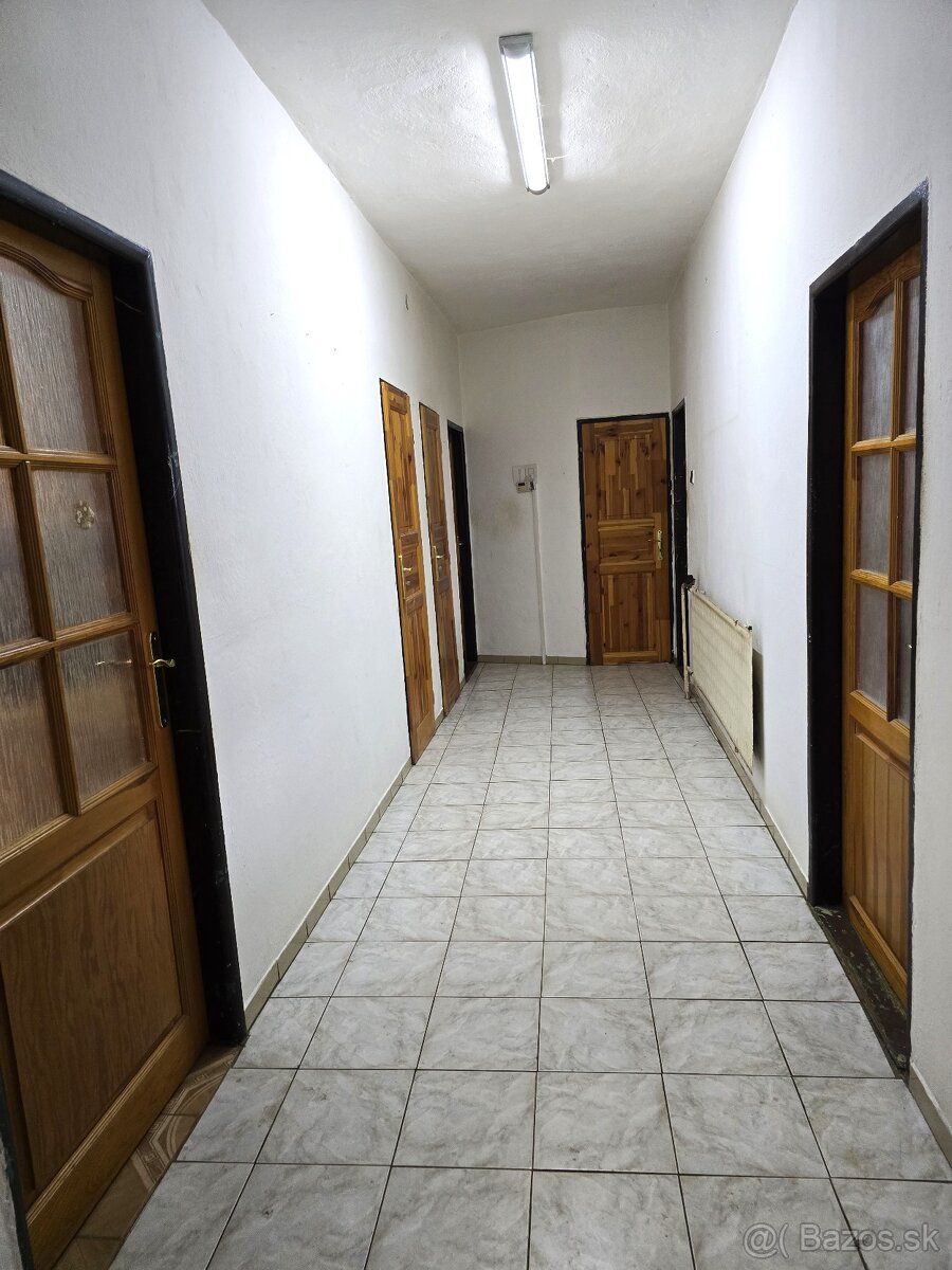 Rodinný dom s pozemkom 967 m² v obci Hosťová pri Nitre - 13
