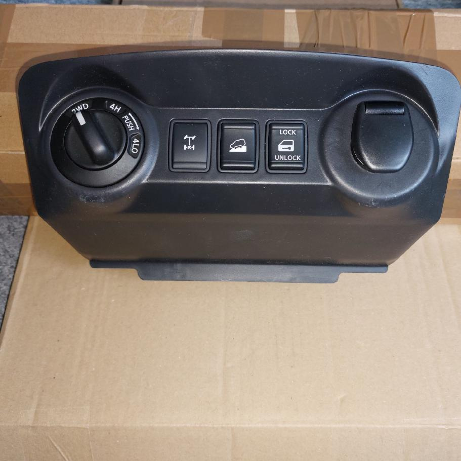 Sedačky,dveře aj. díly Nissan Navara D23 / NP300 Alaskan - 13