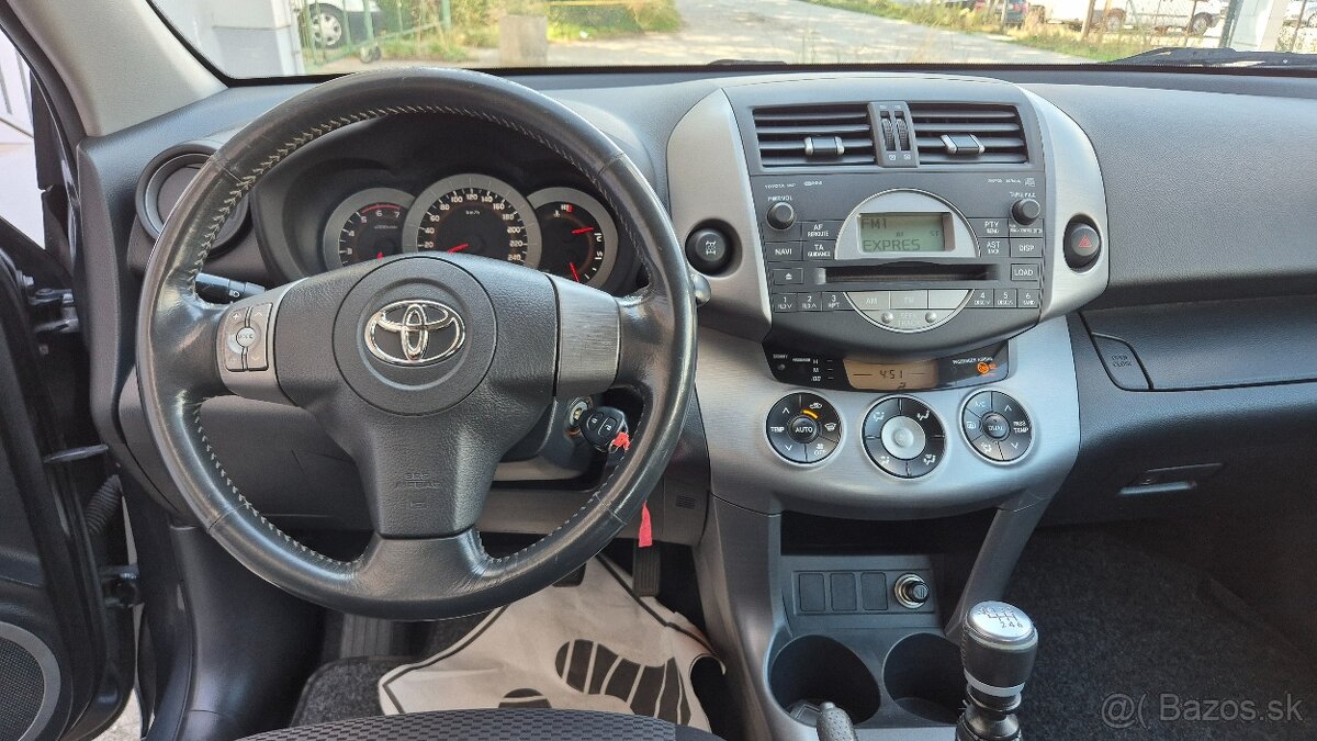 Toyota RAV4 2.2 D-4D 135 Base dovoz Taliansko - 13