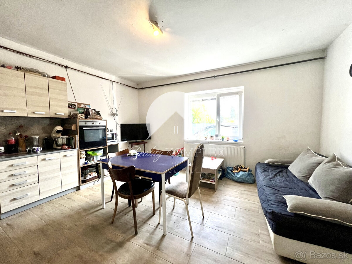 Reality KOMPLEX s.r.o. ponúka na PREDAJ priestranný 5-izbový - 13