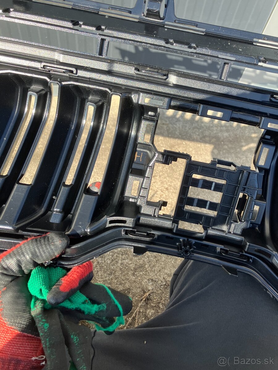 Maska skoda kodiaq Cerna grill radar - 13