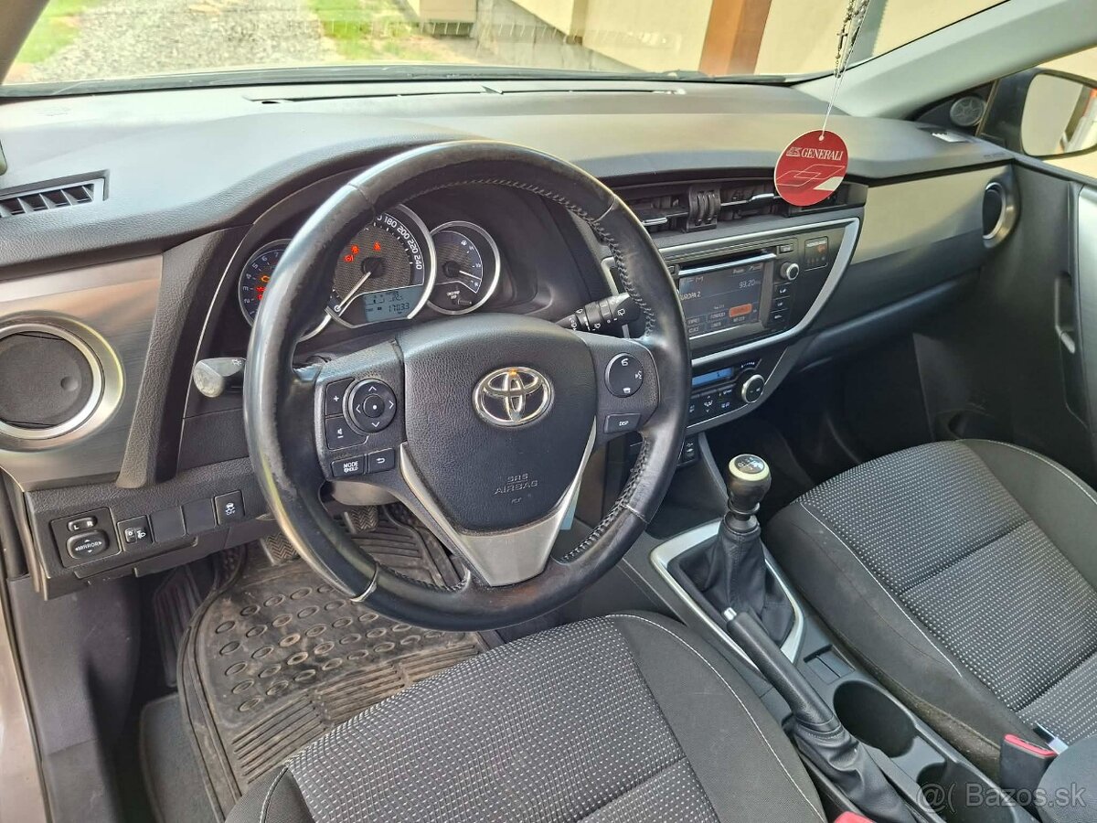 Toyota auris - 13