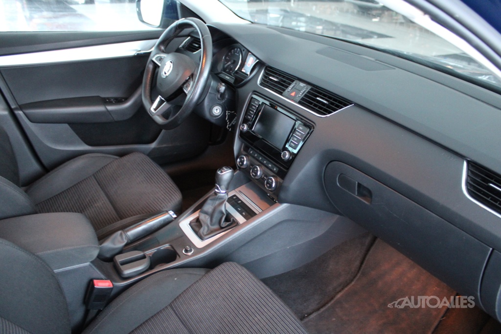 Škoda Octavia Combi 2,0 TDi 110 kW STYLE - 13