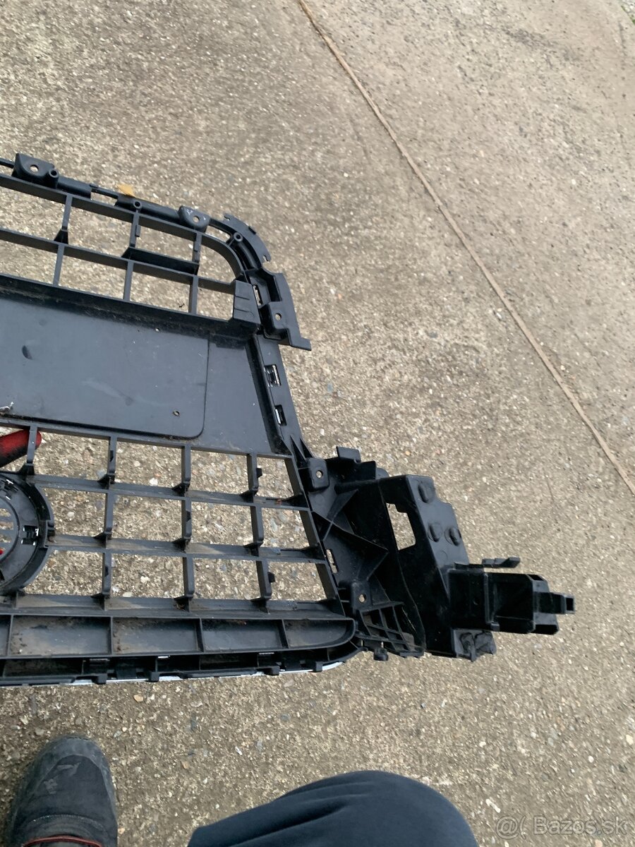 Maska 5 07-11 8T0 mrizka do nárazníku znak - 13