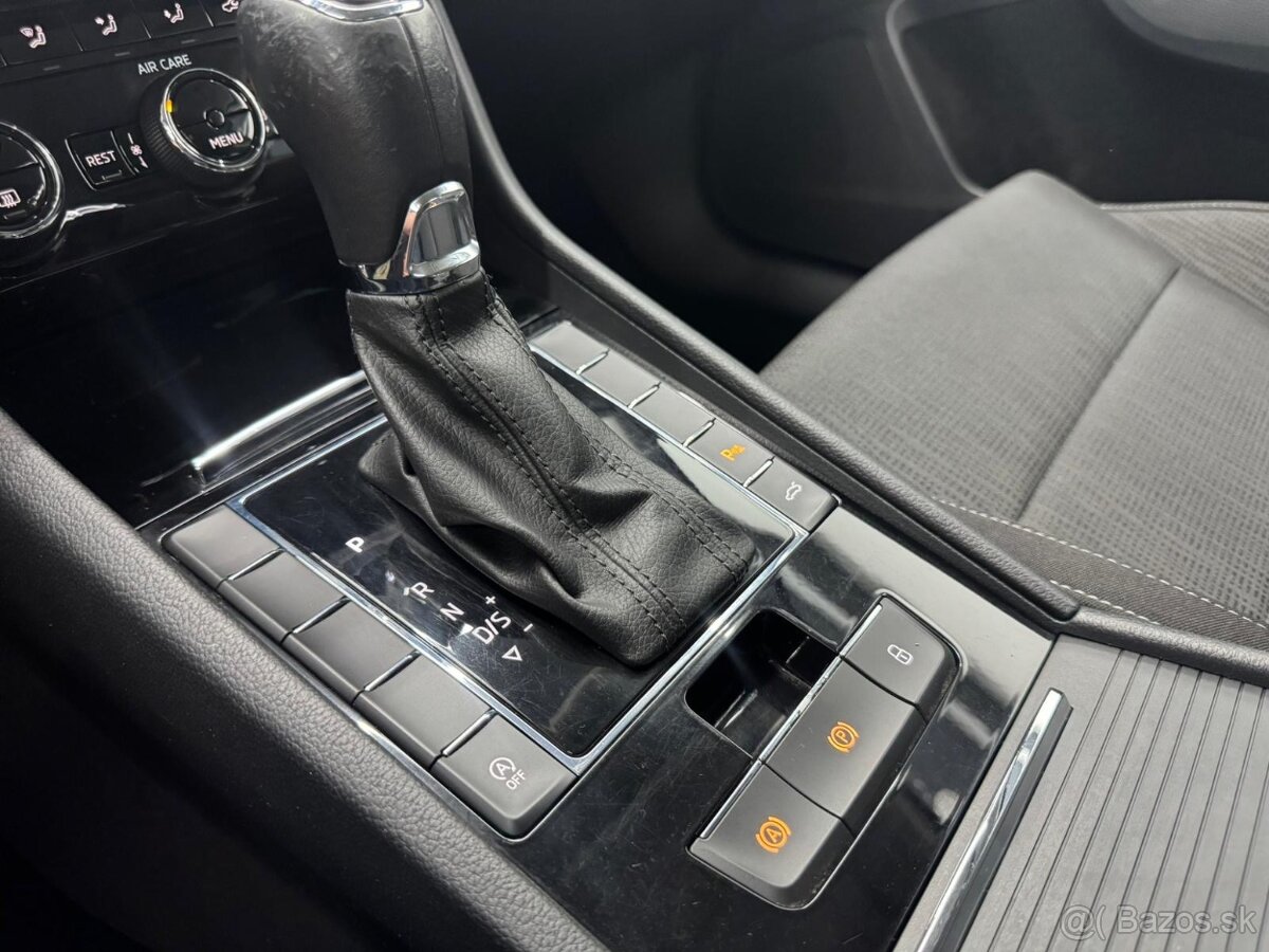 Superb Combi 2,0 TDI Style 110kW Ťazné Top stav - 13