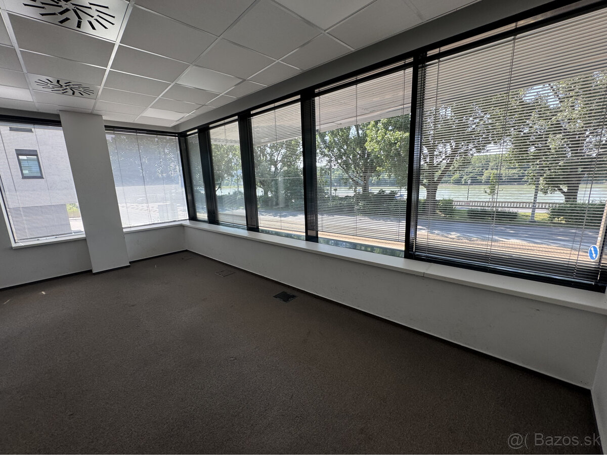 Prenájom samostatného kancelárskeho traktu 407 m² pri nábrež - 13