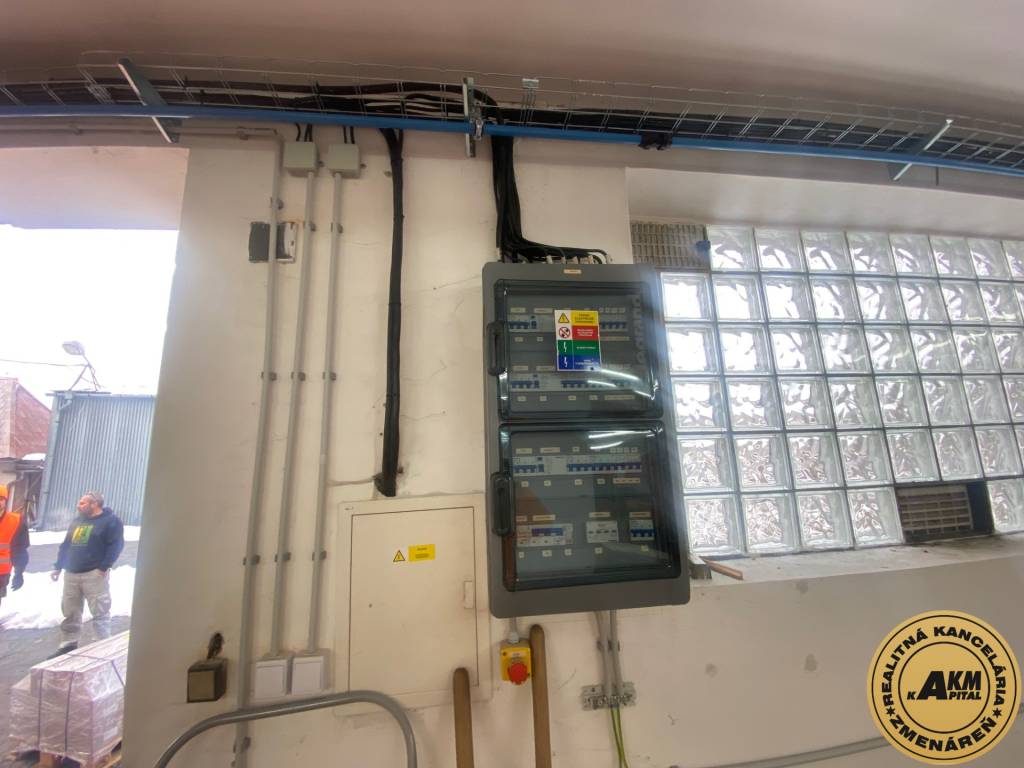 VÝROBNÉ A SKLADOVÉ PRIESTORY + RD NA PREDAJ, ZVOLENSKA SLA - 13