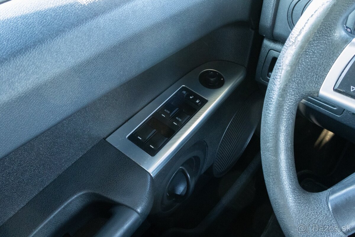 Jeep Commander 3.7 V6 PowerTech - 13