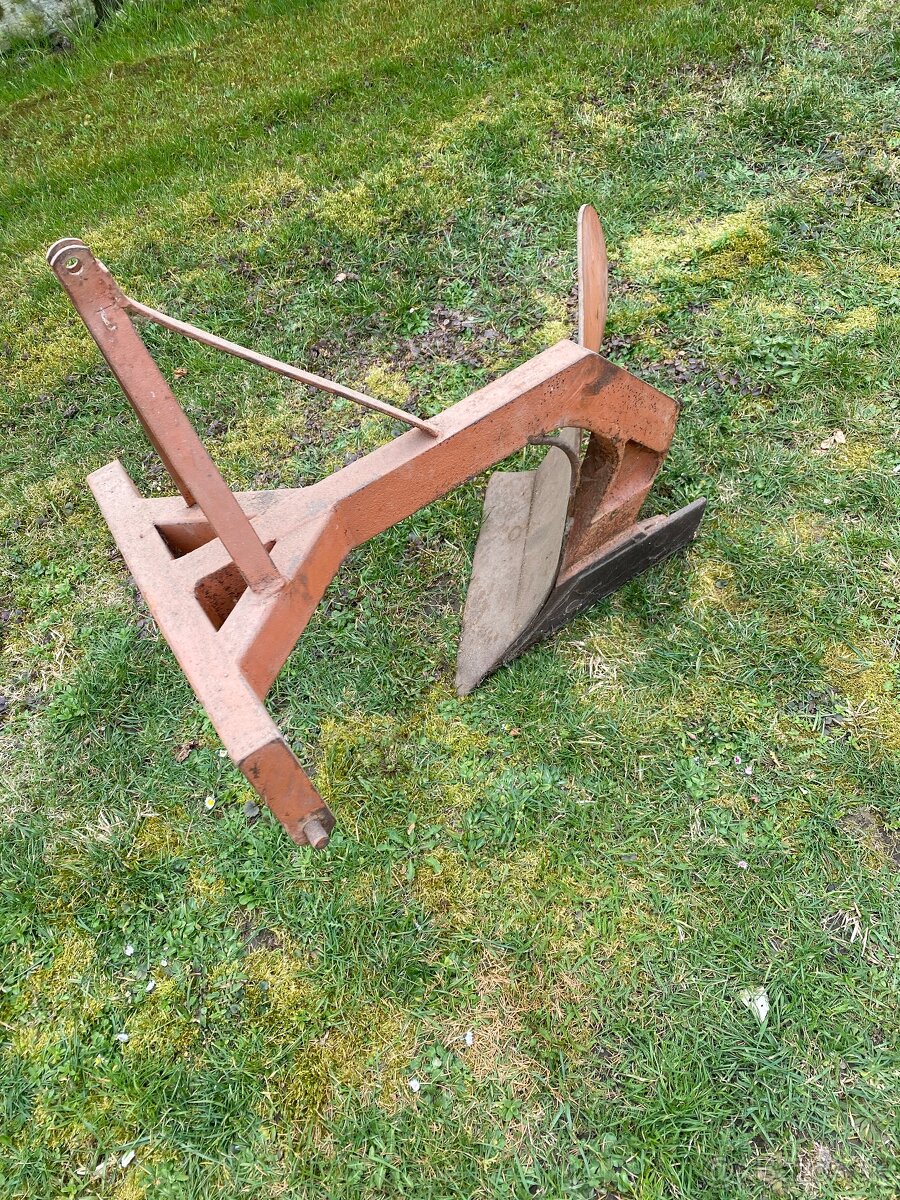 Kultivator, pluhy rozbíjača hrud - 13