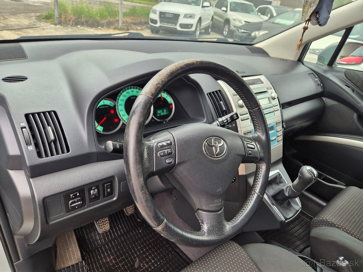 Toyota corola versso - 13
