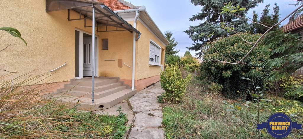 PREDAJ: Rodinný dom s pozemkom + garáž - v obci BÚČ, okr. KN - 13