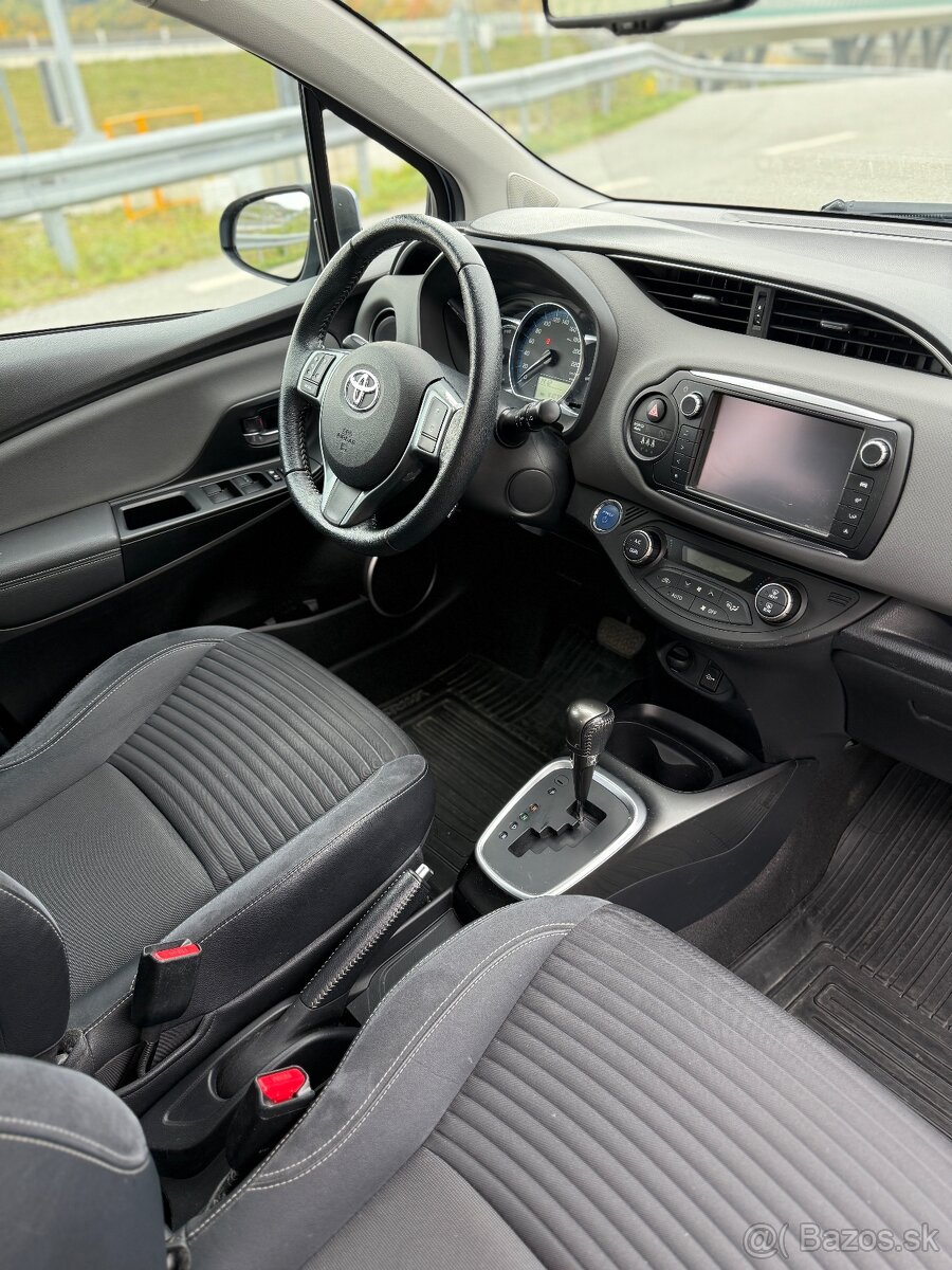 Toyota Yaris 1.5 Hybrid E-CVT - 13