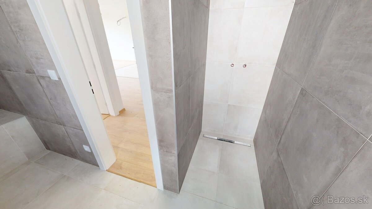 PINK Reality POSLEDNÝ VOĽNÝ DOM NA PREDAJ Moderné a pokojné - 13