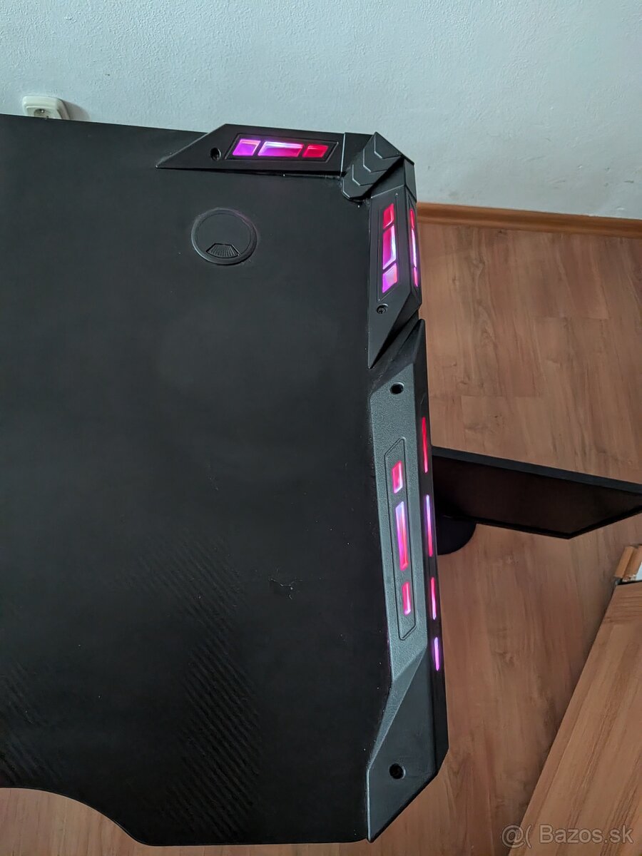 Kompletná herná zostava – PC + 3 monitory + príslušenstvo - 13