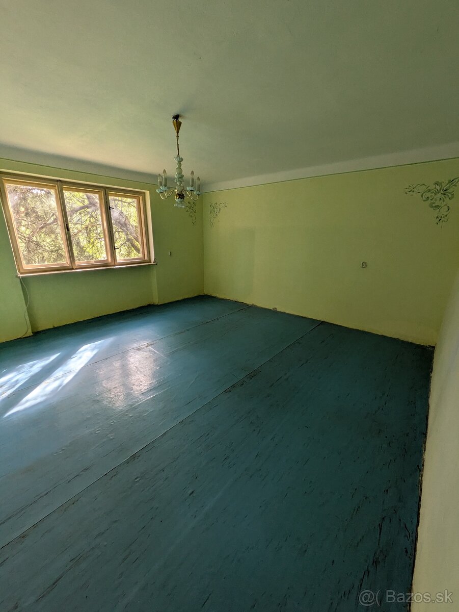 Predaj rodinného domu na polosamote s veľkým pozemkom - 13