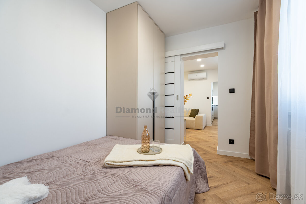 NA PREDAJ ZREKONŠTRUOVANÝ 3-IZBOVÝ BYT NA ULICI VÝSTAVBY, KO - 13