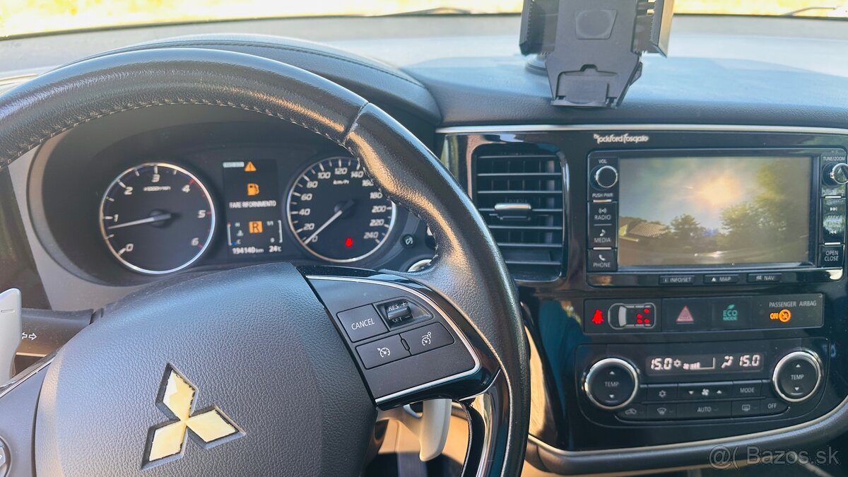 Mitsubishi Outlander 2.2D 7miest automat 4x4 - 13