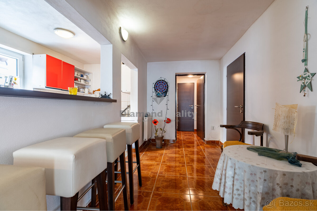 NA PREDAJ RODINNÝ DOM S 3 BYTOVÝMI JEDNOTKAMI, OBEC TELGÁRT - 13