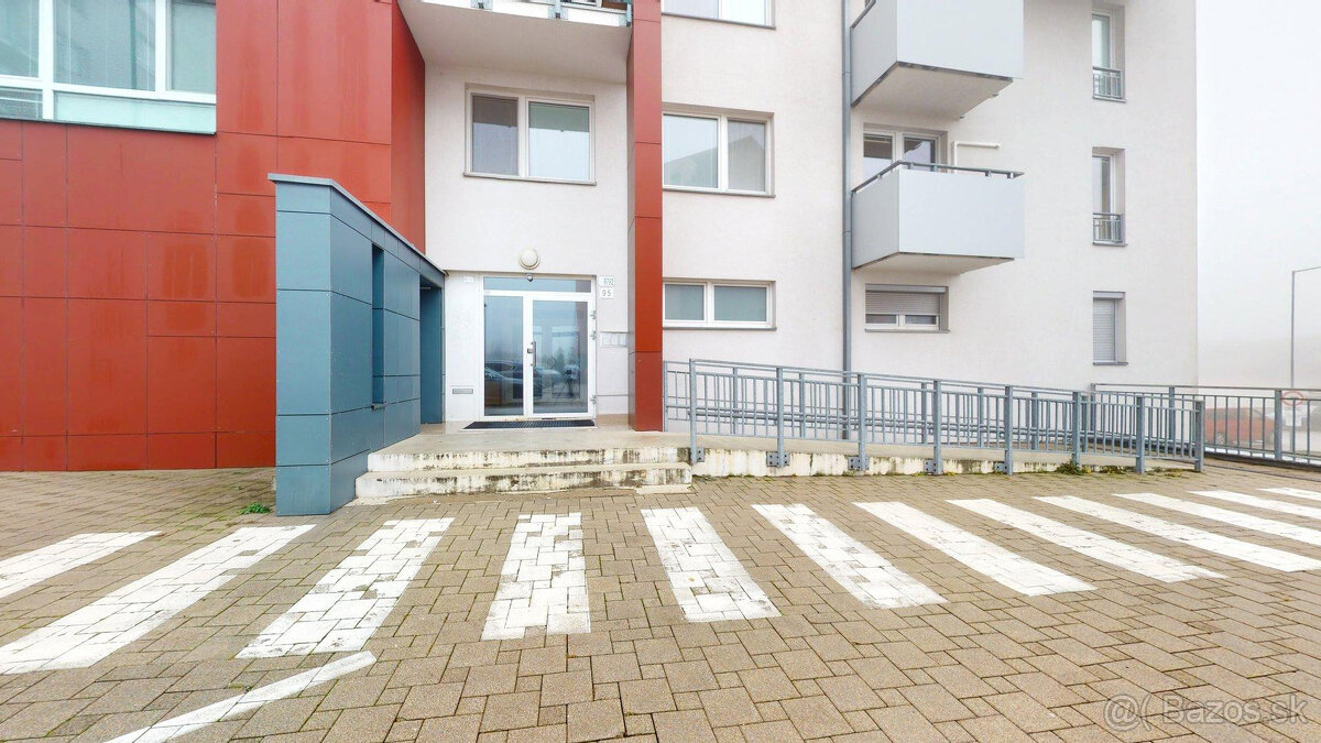 Priestranný, kompletne zariadený 2-izb. byt v staršej novost - 13