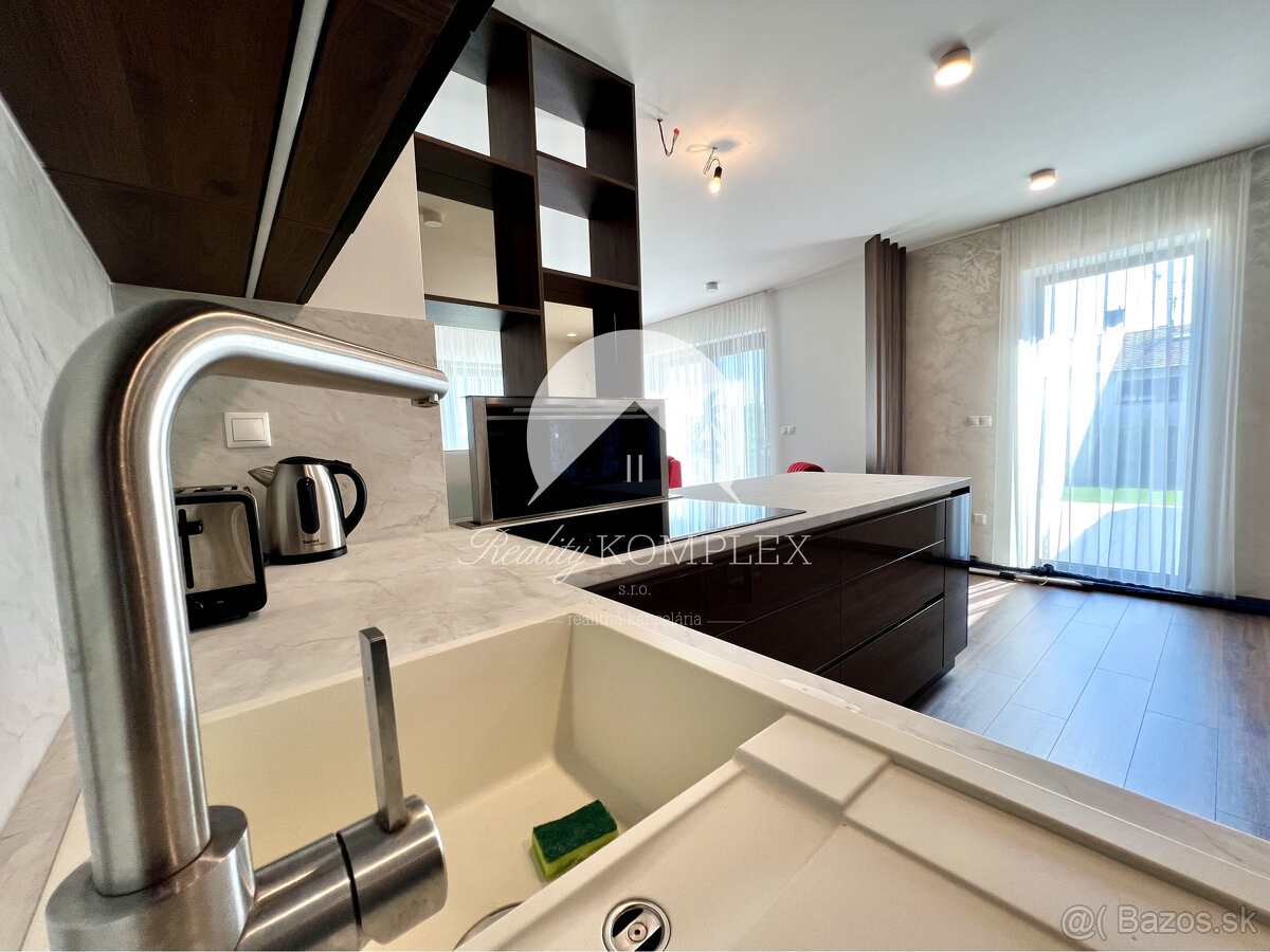 Reality KOMPLEX s.r.o. ponúka na PRENÁJOM exkluzívny rodinný - 13