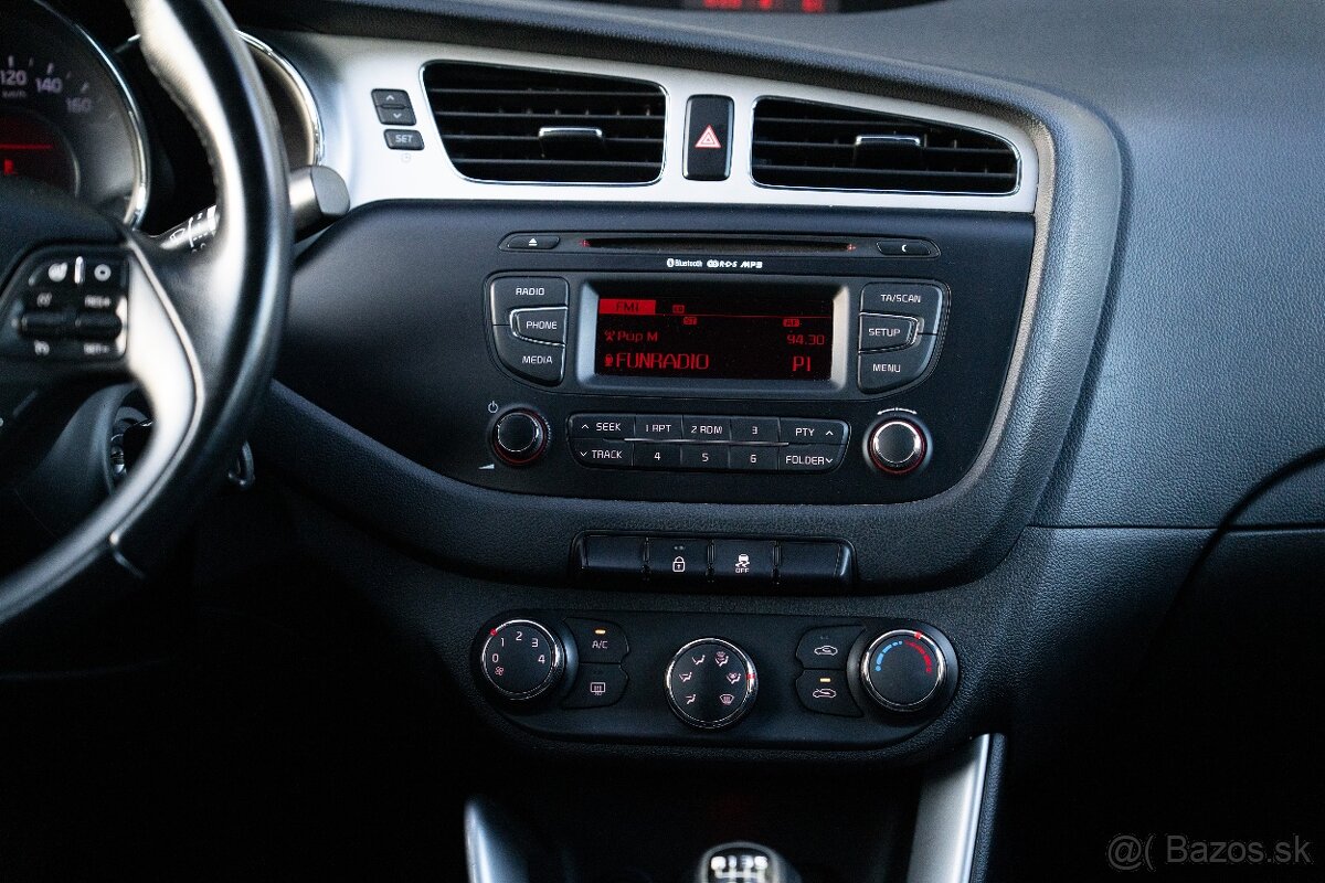 Kia Ceed 1.4i M6, SR - TOP stav - 13