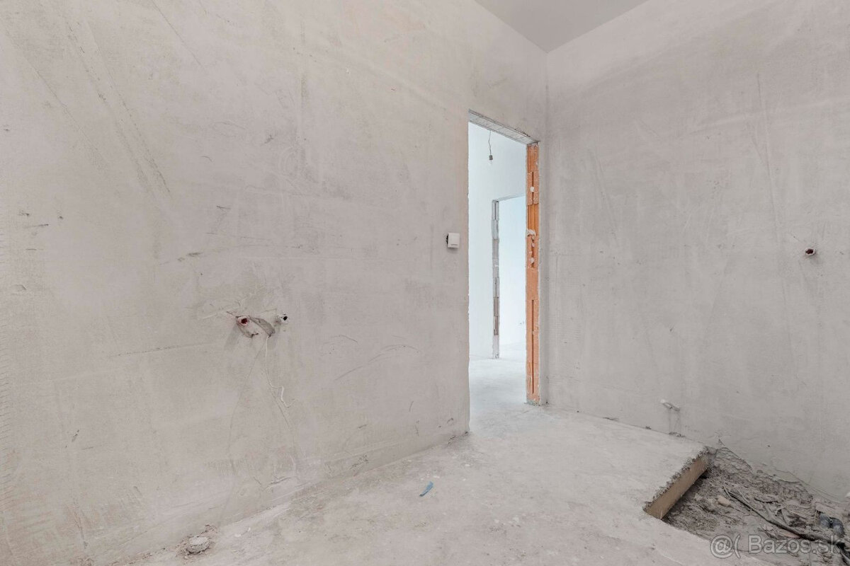 Rodinný dom s dvomi 3 izbovými bytovými jednotkami so záhrad - 13