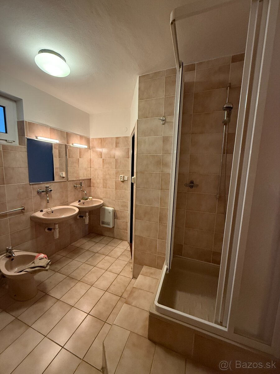 Dvojpodlažný dom vhodný na sídlo firmy, Staré Mesto - 13