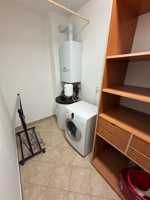 Veľký 3-izbový byt (pôvodne 4-izb.) s parkingom, BA I - 13