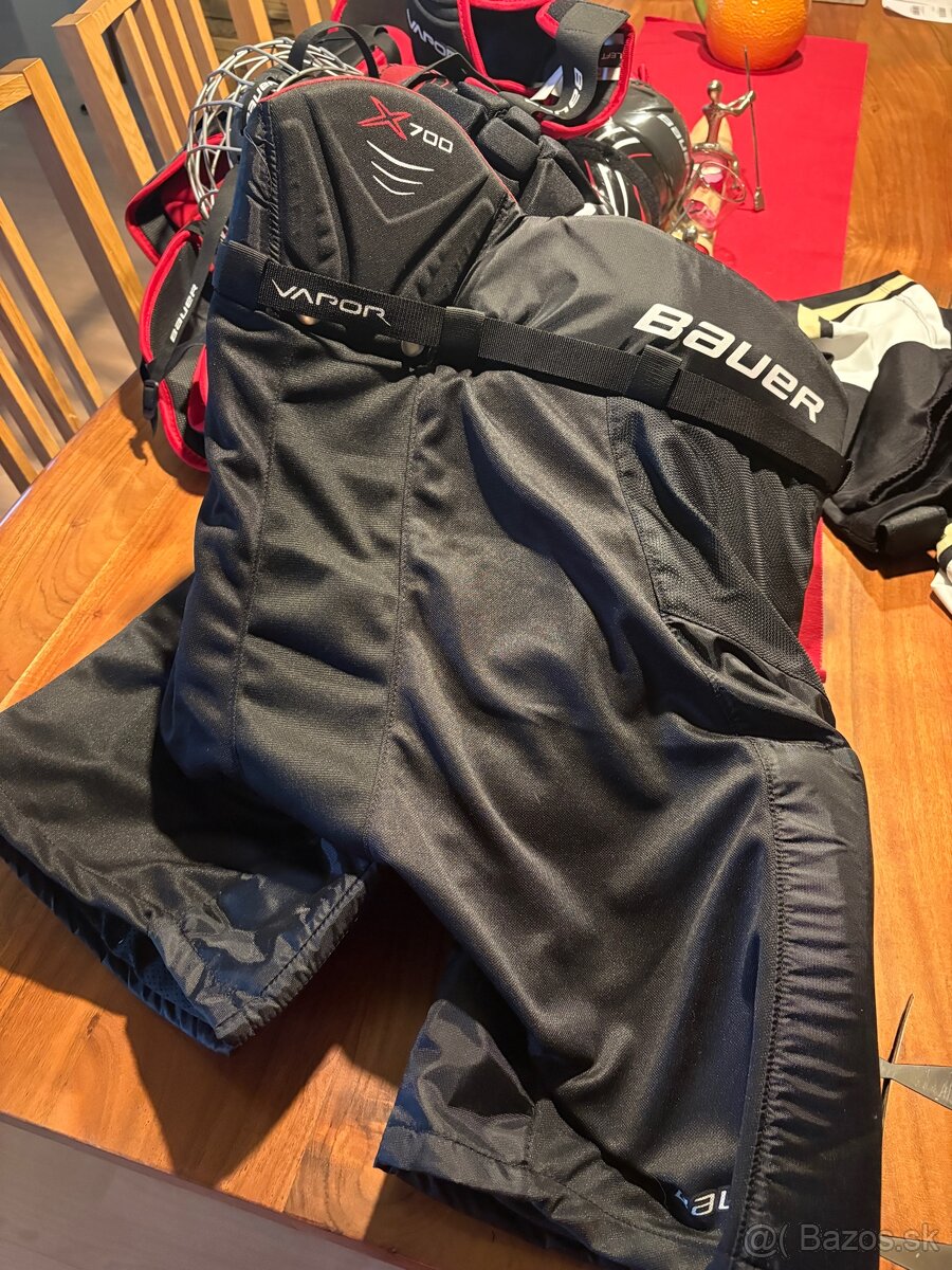 Hokejová výstroj Bauer nove - 13