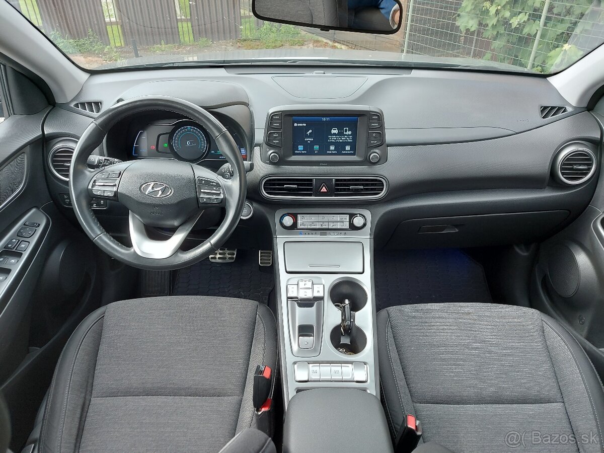 Hyundai Kona Electric 100, servisná kniha, záruka - 13